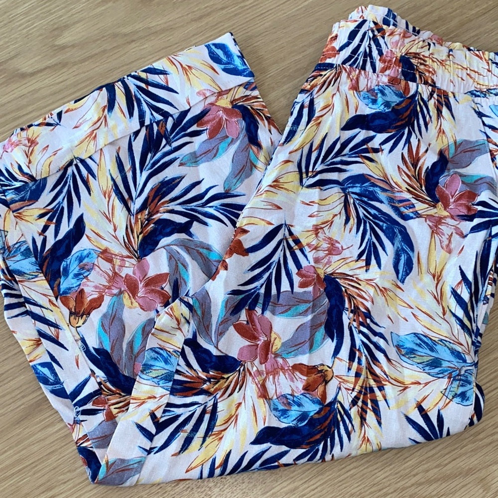 NWOT - Caribbean Joe Floral Print Capri Pants with Elastic Waist‎